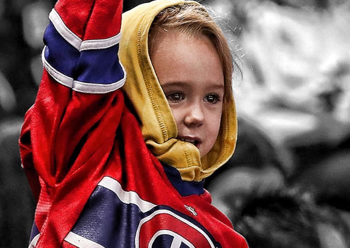 ICE-HOCKEY-KID-CHEERING