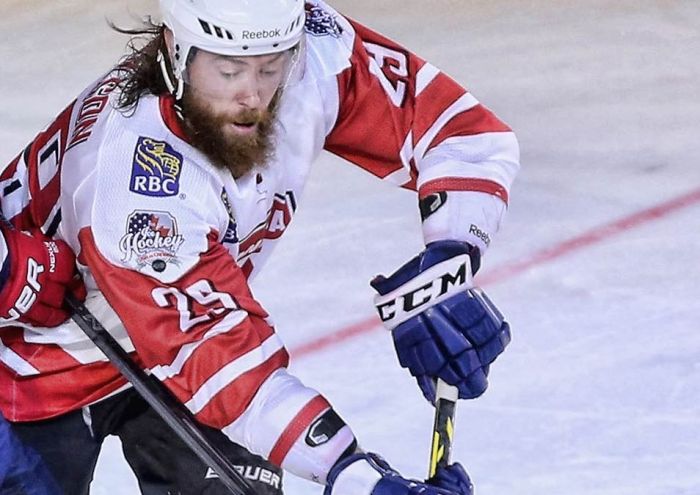 ICE-HOCKEY-KID-CHEERING